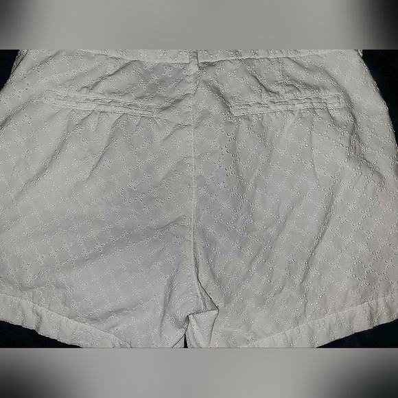Old Navy - Women's White Eyelet Shorts - Size 10 - Picture 2 of 5